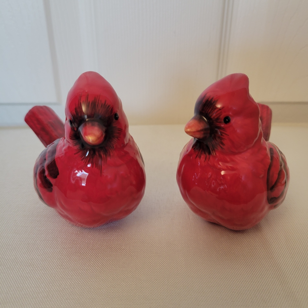 Christmas Red Cardinal Pepper & Salt Shakers Ceramic NWOB